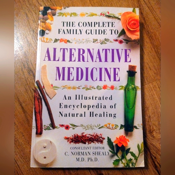 The Complete Family Guide to Alternative Medicine 📚🌱 illustrated. - Picture 1 of 9